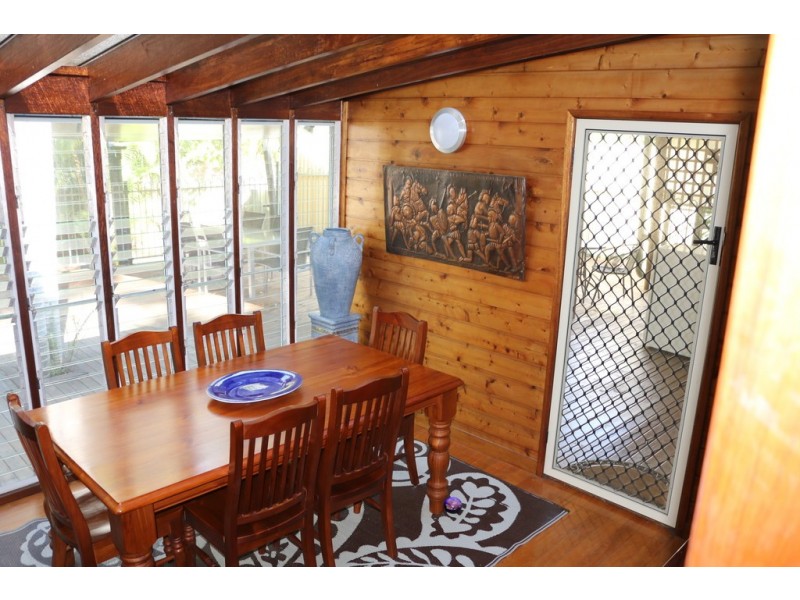 16 Mango Cresc, Macleay Island QLD 4184