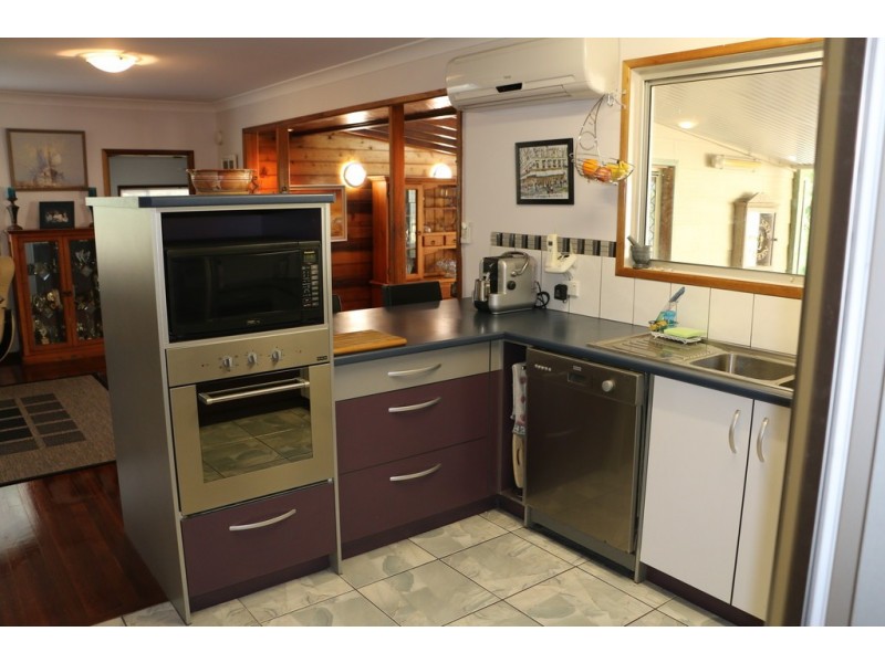 16 Mango Cresc, Macleay Island QLD 4184
