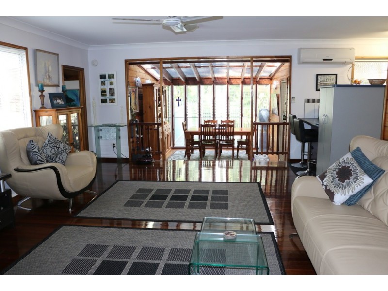 16 Mango Cresc, Macleay Island QLD 4184