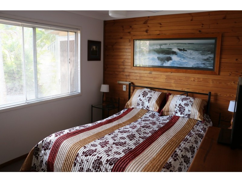 16 Mango Cresc, Macleay Island QLD 4184