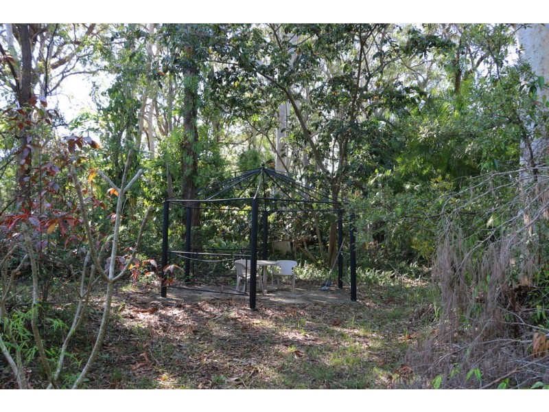 16 Mango Cresc, Macleay Island QLD 4184