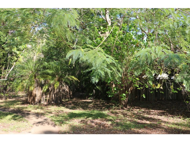 16 Mango Cresc, Macleay Island QLD 4184