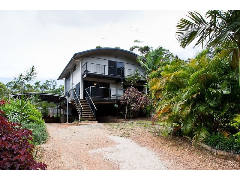 9 HELEN pde, Lamb Island QLD 4184