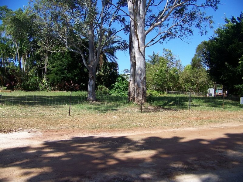 4-6 JUNE pde, Lamb Island QLD 4184