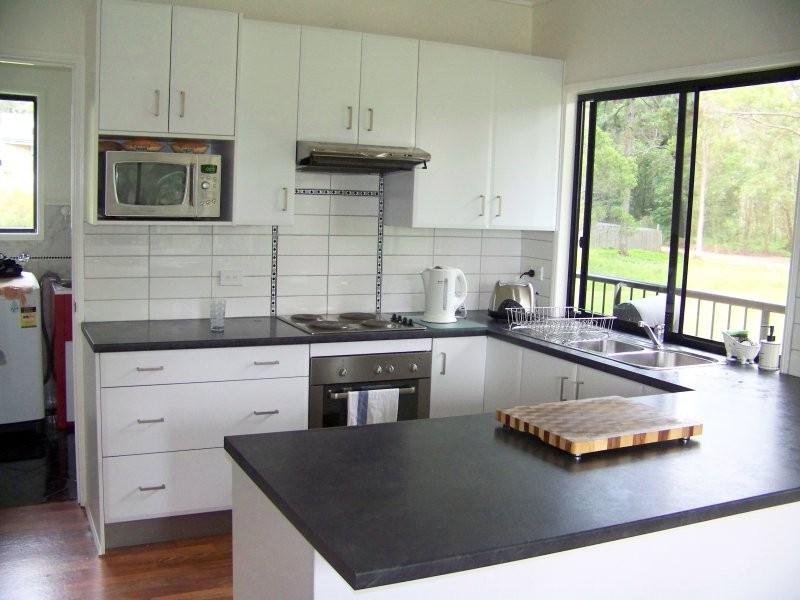 30 PAULA PARADE, Lamb Island QLD 4184