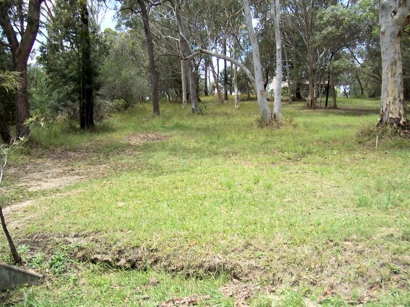 10 KARDINIA ST, Macleay Island QLD 4184