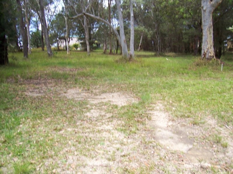 10 KARDINIA ST, Macleay Island QLD 4184