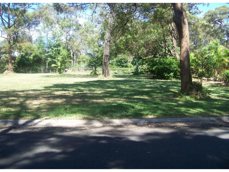38 Coast Rd, Macleay Island QLD 4184
