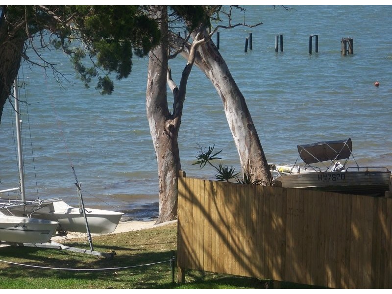 38 Coast Rd, Macleay Island QLD 4184