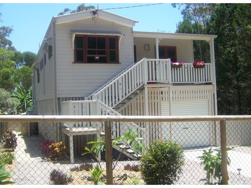 3 Dinjerra St, Macleay Island QLD 4184