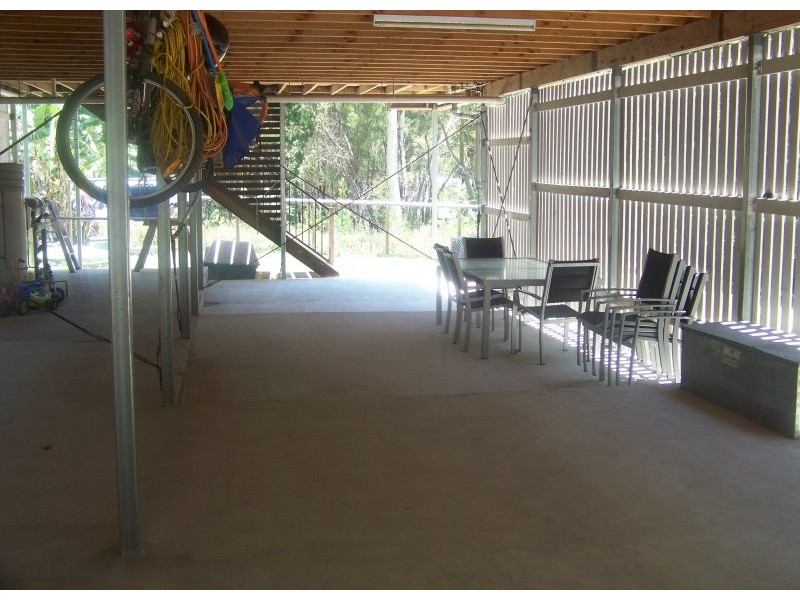 3 Dinjerra St, Macleay Island QLD 4184