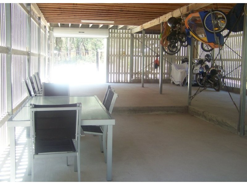 3 Dinjerra St, Macleay Island QLD 4184