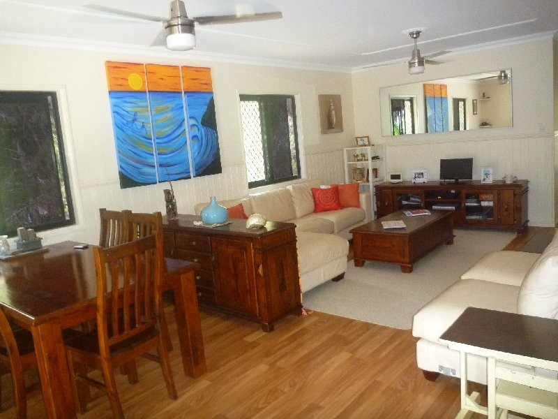 3 Dinjerra St, Macleay Island QLD 4184