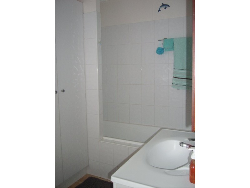 16 Noyes Parade, Karragarra Island QLD 4184