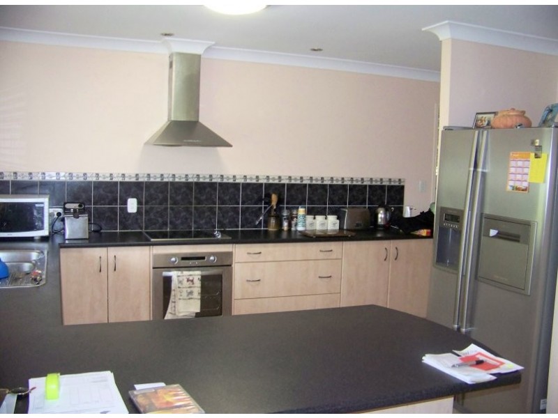 5 Halcyon st, Lamb Island QLD 4184