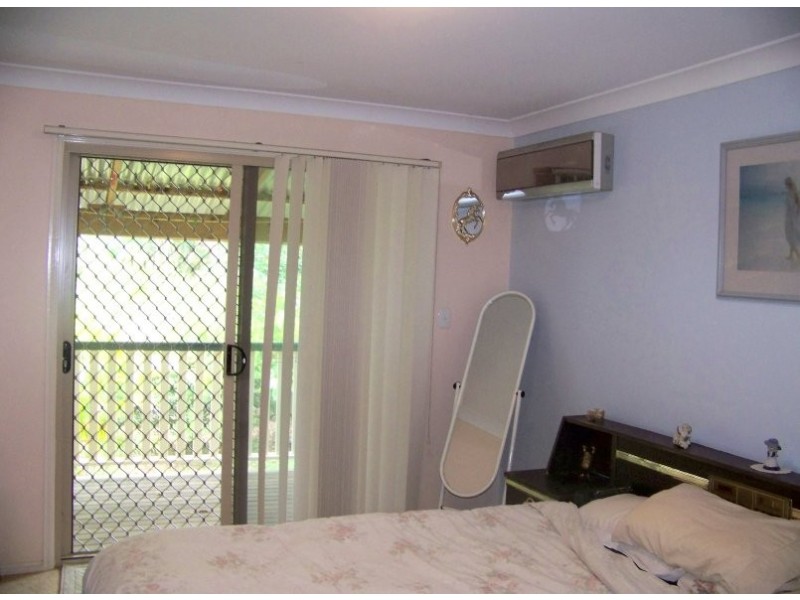 5 Halcyon st, Lamb Island QLD 4184