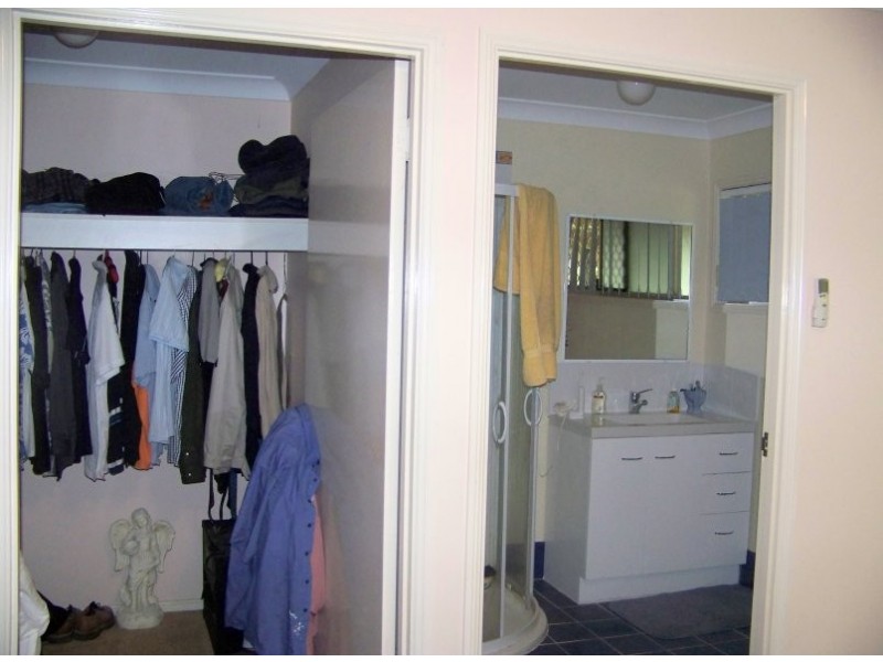 5 Halcyon st, Lamb Island QLD 4184