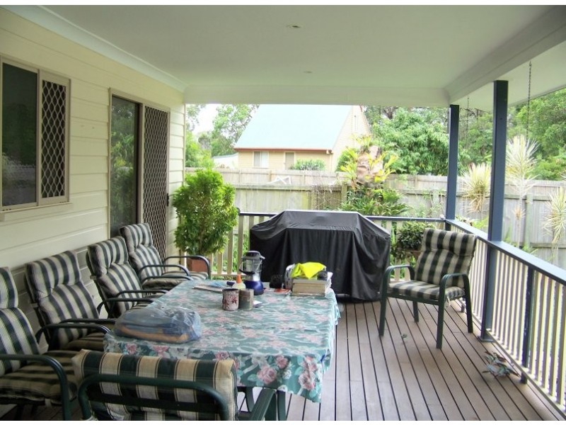 5 Halcyon st, Lamb Island QLD 4184