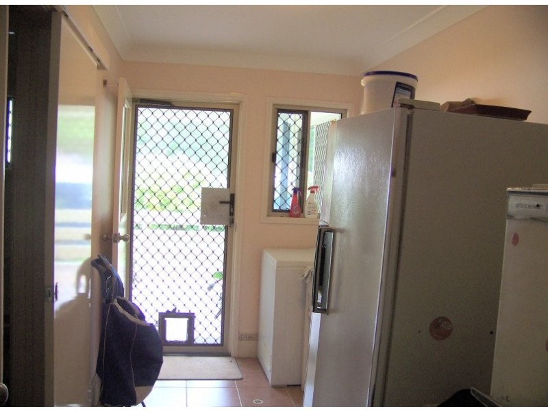 5 Halcyon st, Lamb Island QLD 4184