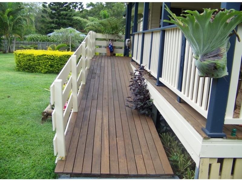 5 Halcyon st, Lamb Island QLD 4184