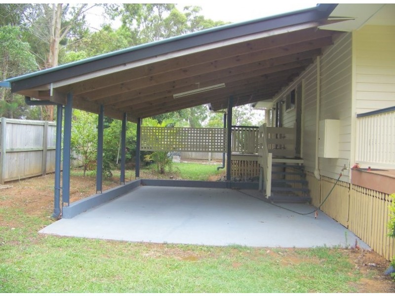 5 Halcyon st, Lamb Island QLD 4184