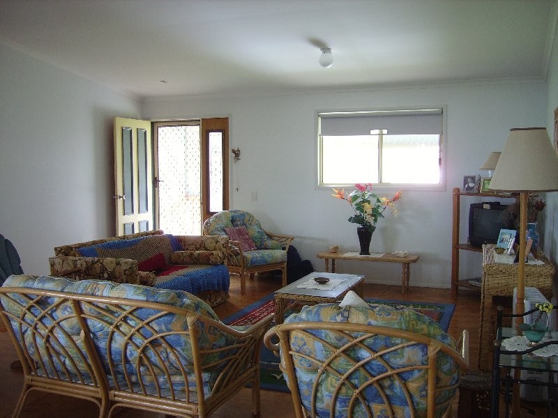 4 Alkira Street, Macleay Island QLD 4184