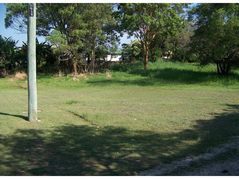 39 Charles Terrace, Macleay Island QLD 4184