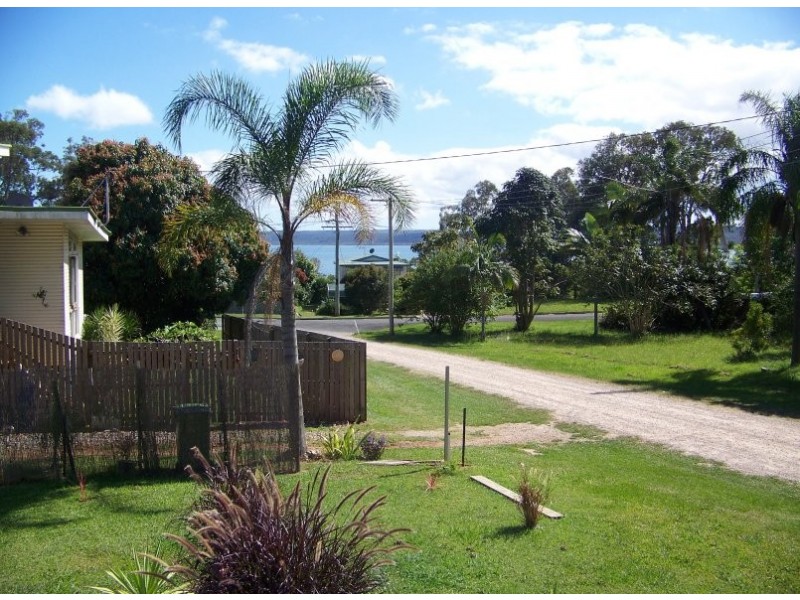 5 SHELLY, Lamb Island QLD 4184