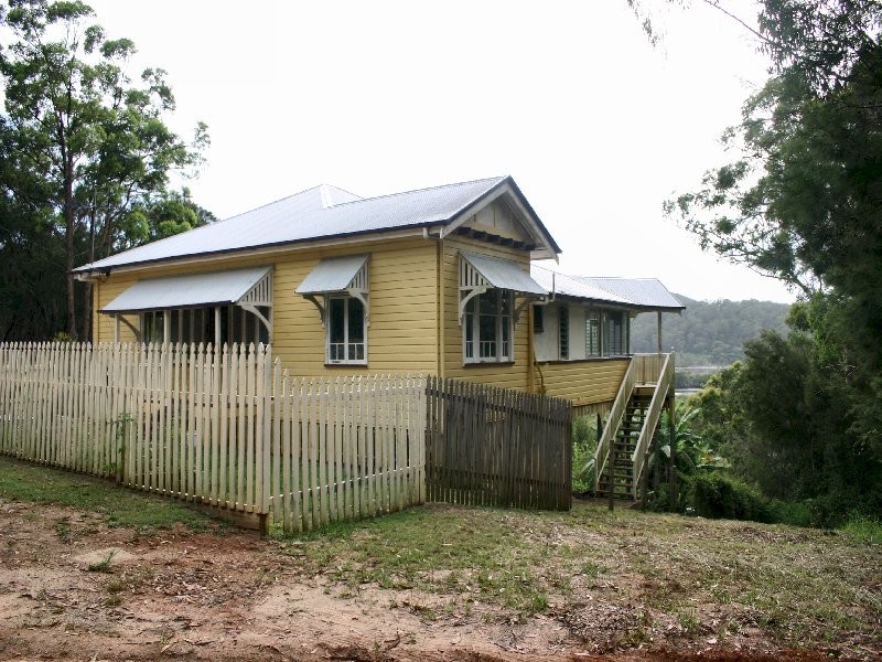 4 Leichhardt Terrace, Russell Island QLD 4184