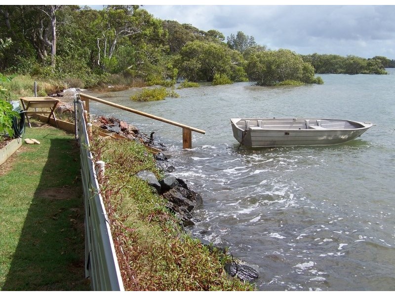 32 Koonwarra Pde, Macleay Island QLD 4184