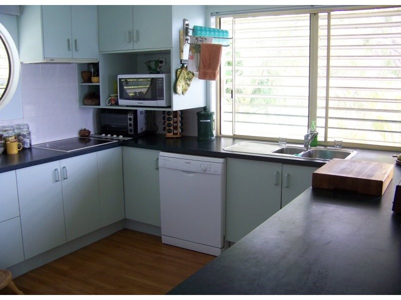 32 Koonwarra Pde, Macleay Island QLD 4184