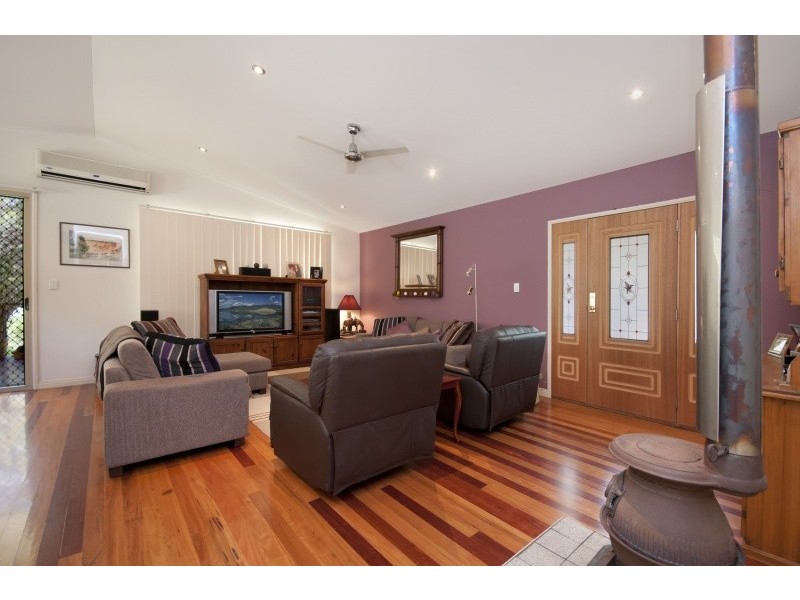 2 PRESIDENT TCE, Macleay Island QLD 4184