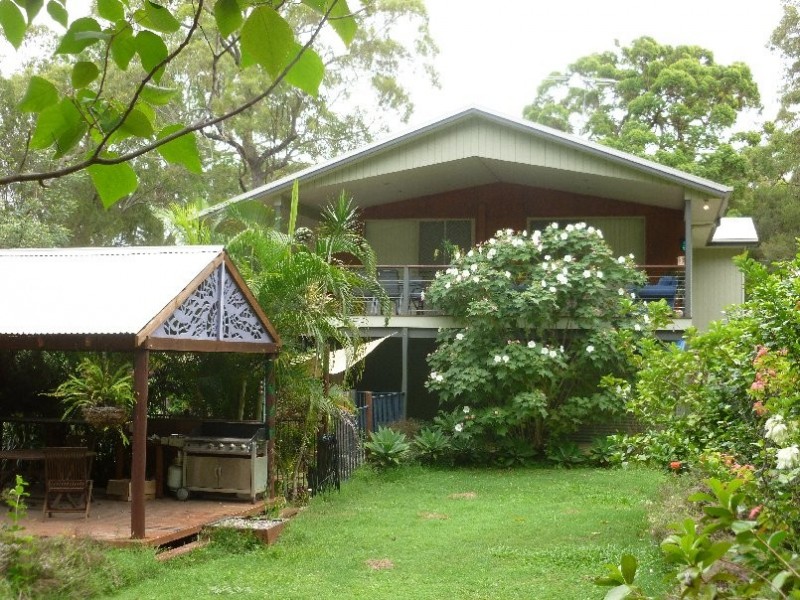 2 PRESIDENT TCE, Macleay Island QLD 4184