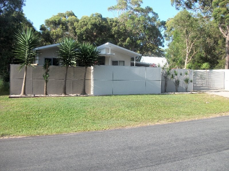 4 Dalpura Street, Macleay Island QLD 4184