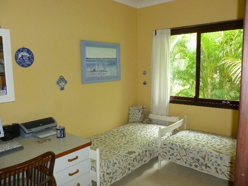 13 PRESIDENT TERRACE, Macleay Island QLD 4184