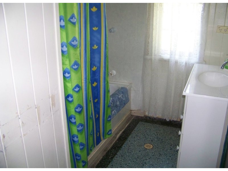 16 Noogie Street, Macleay Island QLD 4184