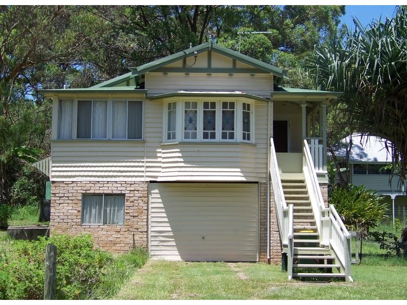 16 Noogie Street, Macleay Island QLD 4184