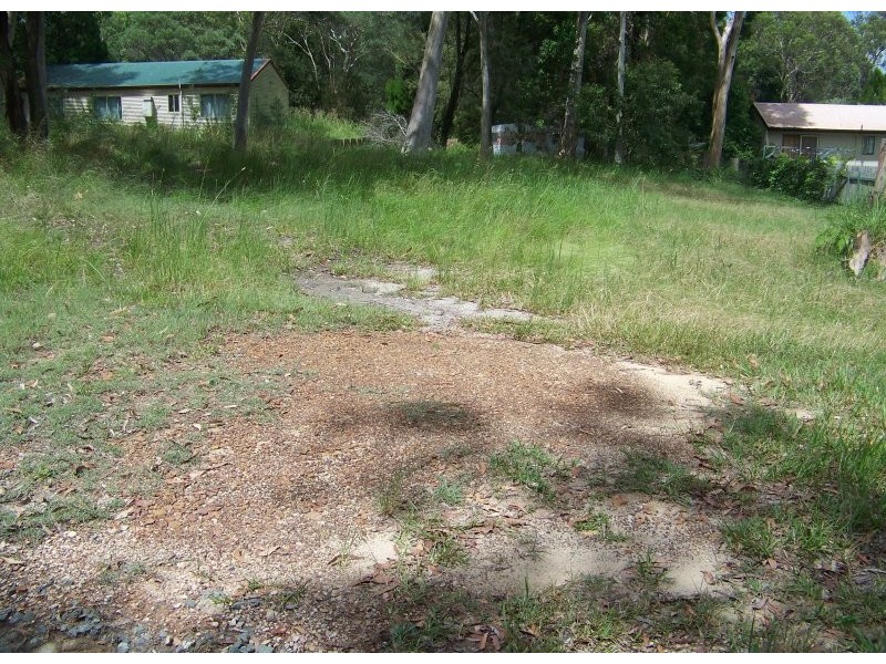 8 Panaroo Street, Macleay Island QLD 4184