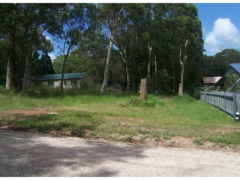 8 Panaroo Street, Macleay Island QLD 4184