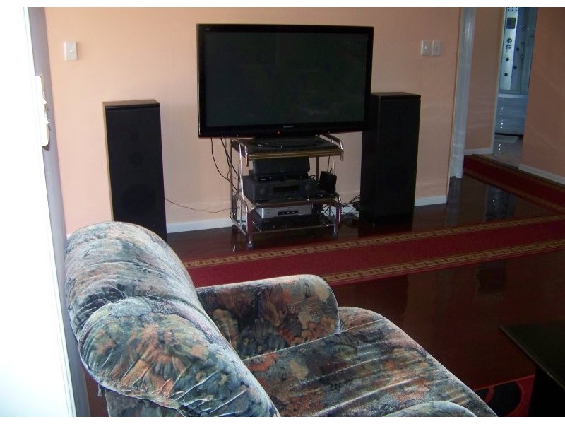 1 Gregory St, Macleay Island QLD 4184