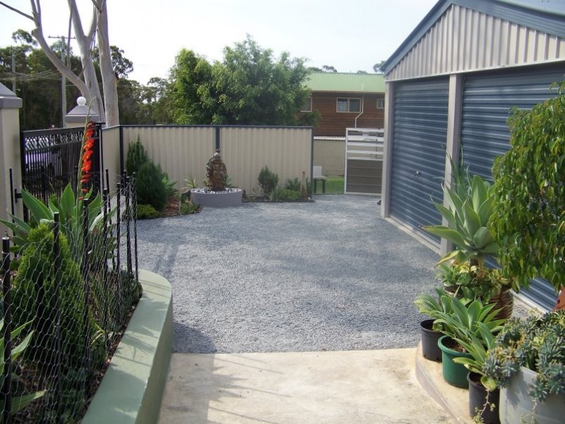 1 Gregory St, Macleay Island QLD 4184