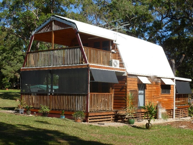 16 BLUE BAY CRESENT, Macleay Island QLD 4184