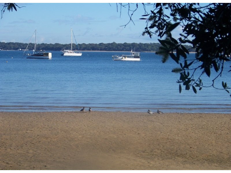 11 Coondooroopa Drive, Macleay Island QLD 4184