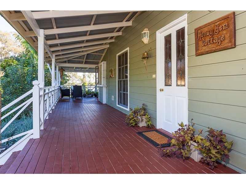 11 JUNE PDE, Lamb Island QLD 4184