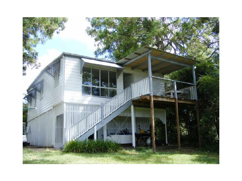 2 WATERSIDE DRIVE, Macleay Island QLD 4184
