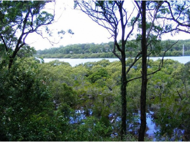 2 WATERSIDE DRIVE, Macleay Island QLD 4184