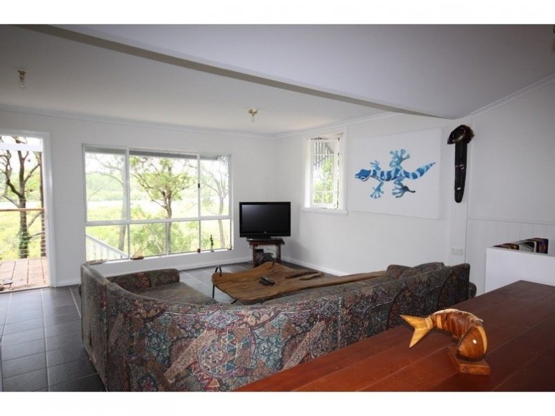 2 WATERSIDE DRIVE, Macleay Island QLD 4184