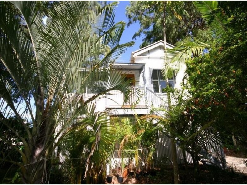 2 WATERSIDE DRIVE, Macleay Island QLD 4184