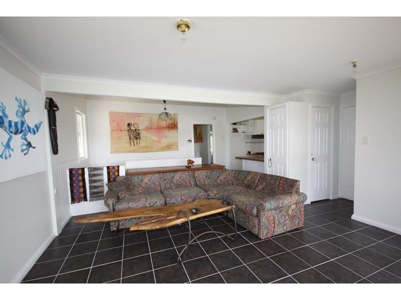 2 WATERSIDE DRIVE, Macleay Island QLD 4184