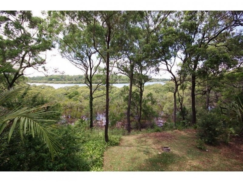 2 WATERSIDE DRIVE, Macleay Island QLD 4184